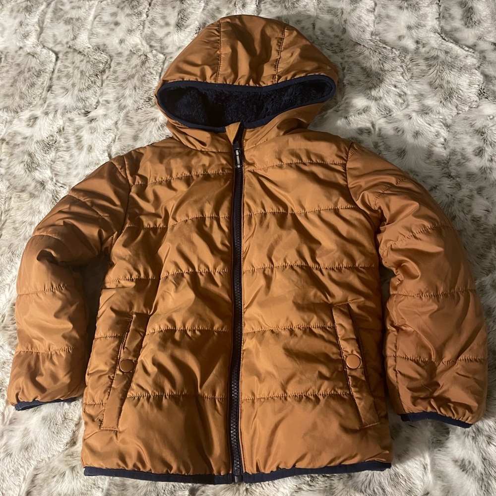 Cat and Jack kids puffer jacket. XS (4/5) Furry lining. In great condition.